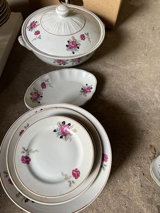 Посуда , тарелки,чашки,супница