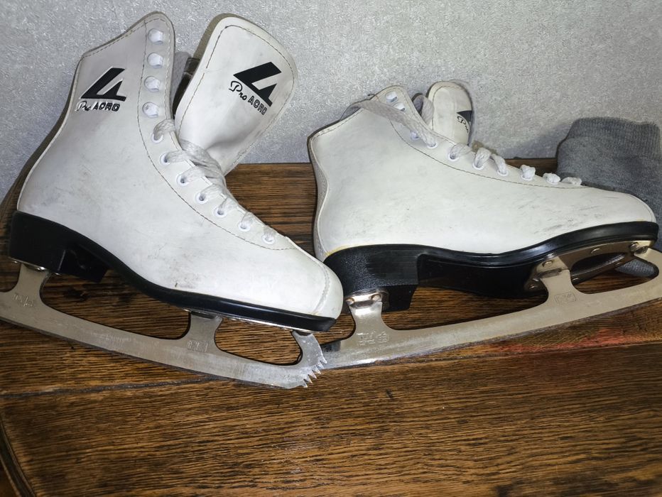 Коньки фигурные женские