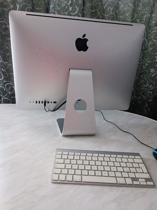 Vând iMac 12.1 Intel Core i5 2.7GHz Memory12GB hdd 1T