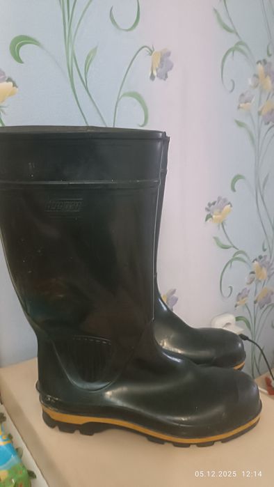 Продам Сапоги резиновые