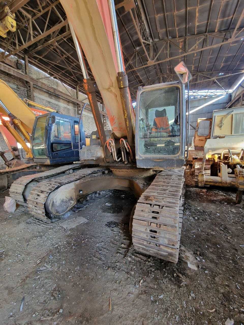 Аренда гусеничного экскаватора HITACHI 330
