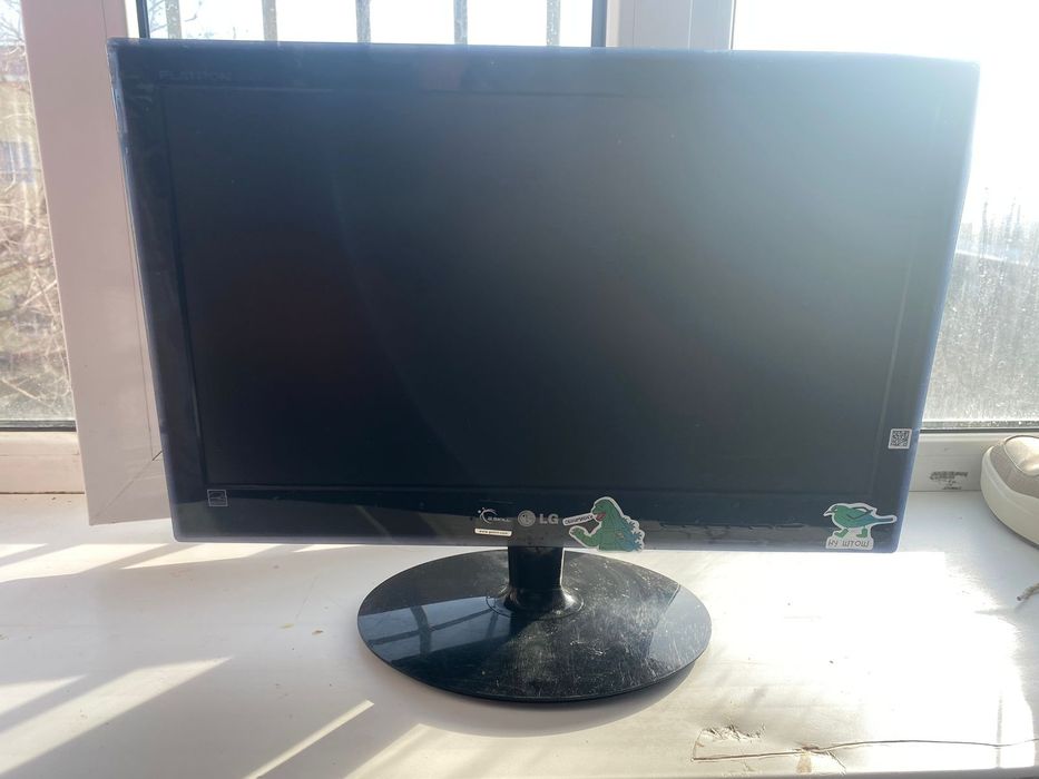 Монитор LG в рабочем состоянии