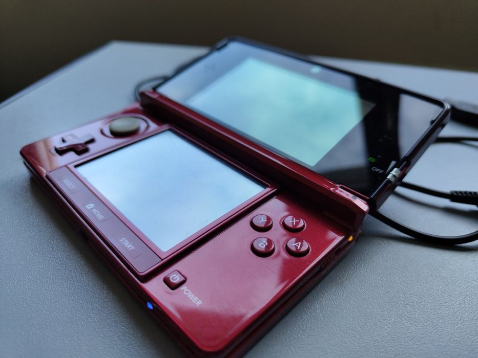Nintendo 3DS Red