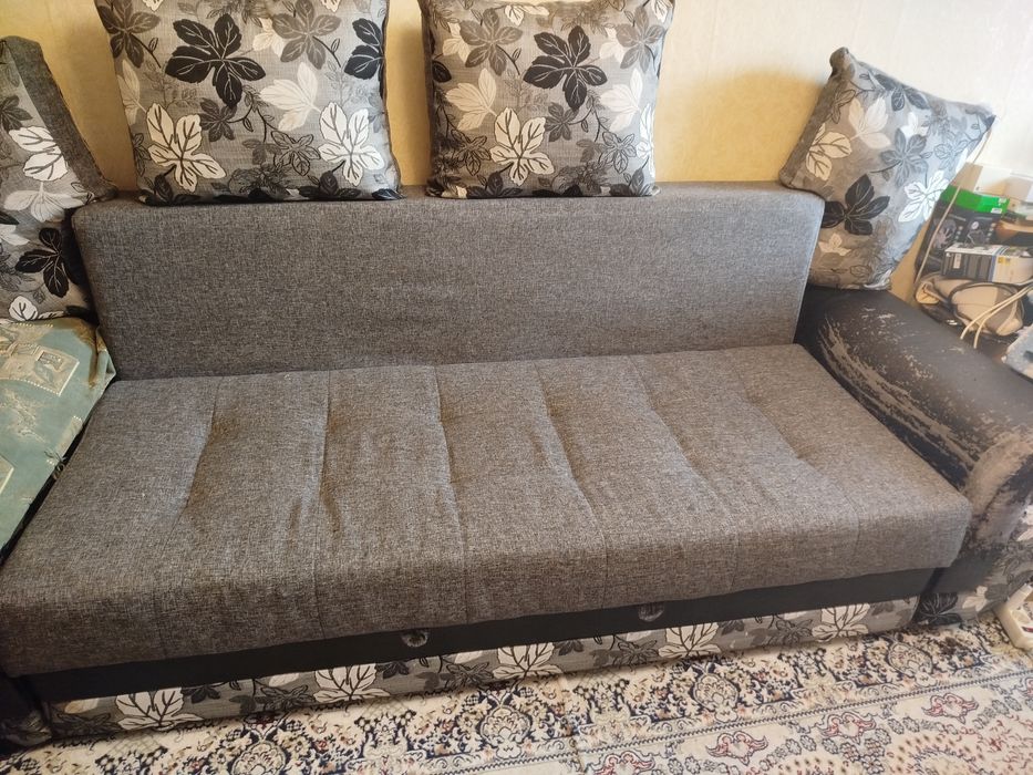 Широкий диван бу