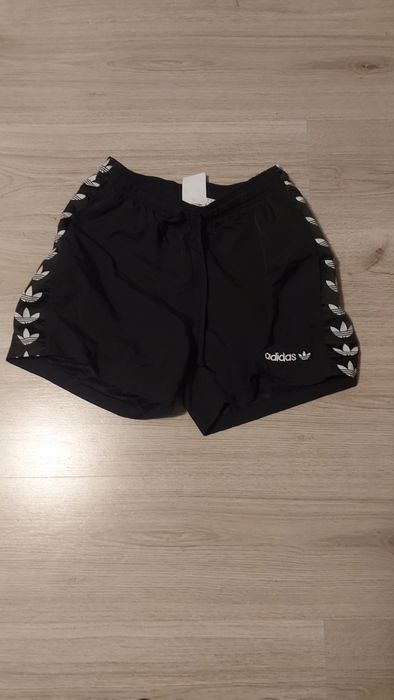 Adidas дамски къси панталони S размер