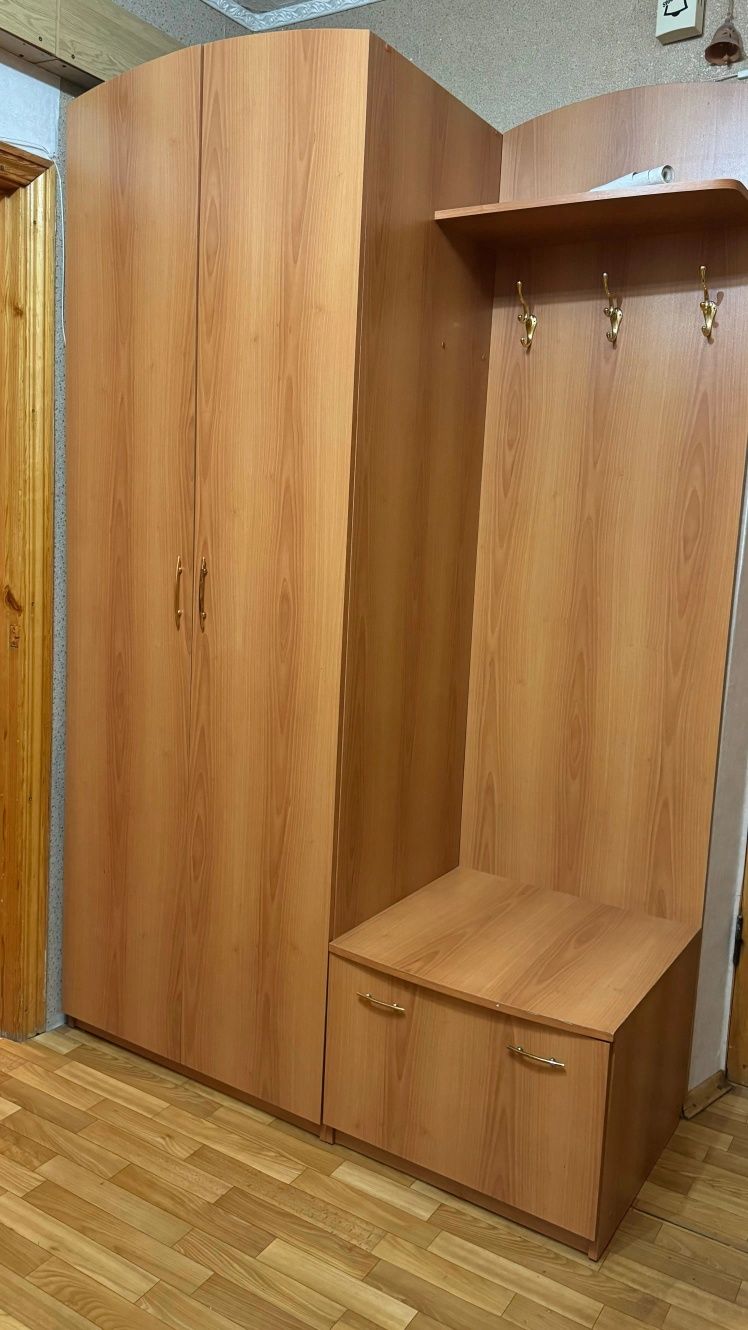 Продам шкаф в прихожую