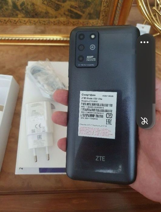 ZTE Blade V30 4/128GB Black 4G Igravoy Original Karobka Holati ideal