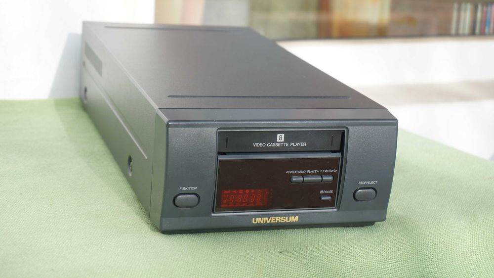 UNIVERSUM Video8 Player model VP2325