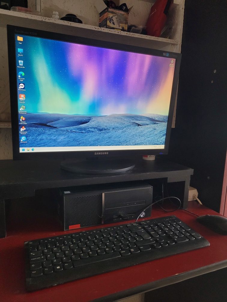Calculator Lenovo, I3, 8gb, ssd 500gb 23inch