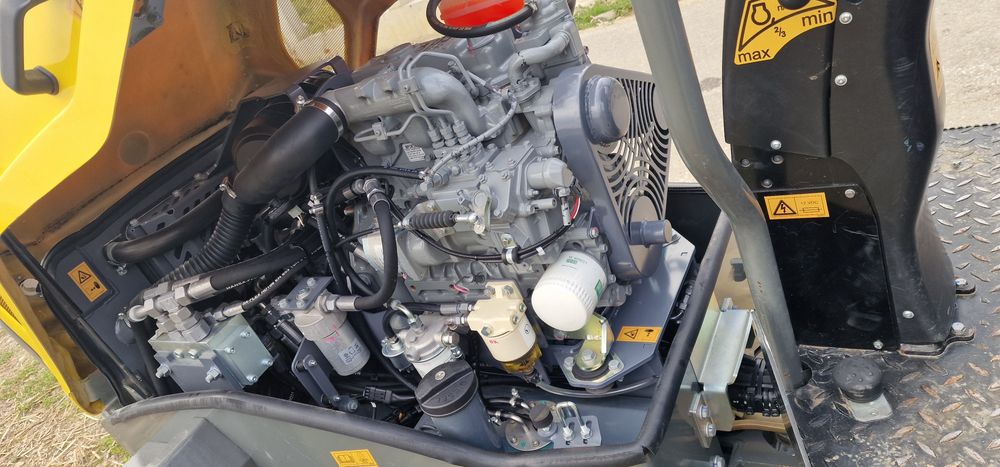 Inchiriez  cilindru compactor