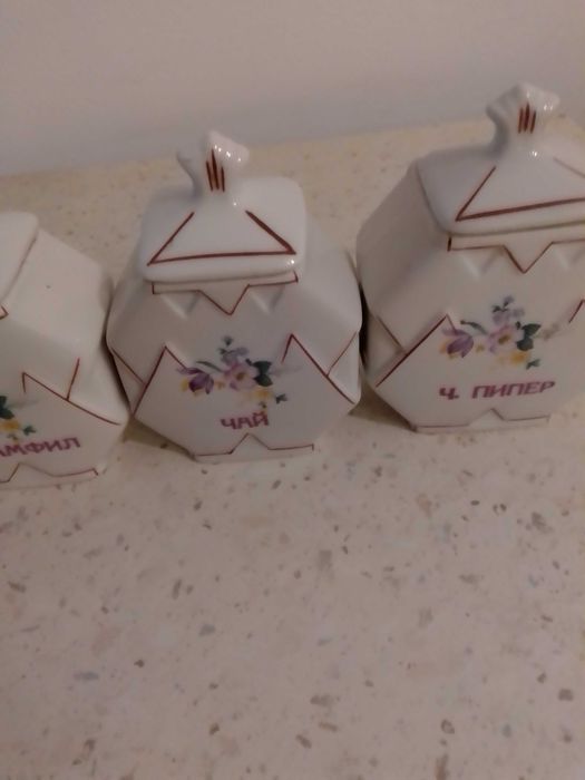Продавам керамични съдове за подправки