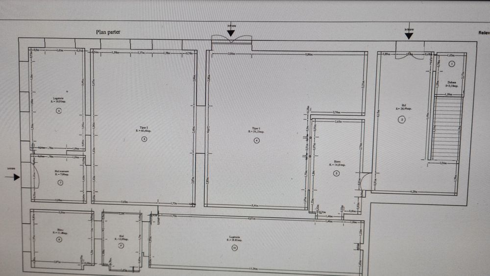 Birouri la etaj si productie la parter
