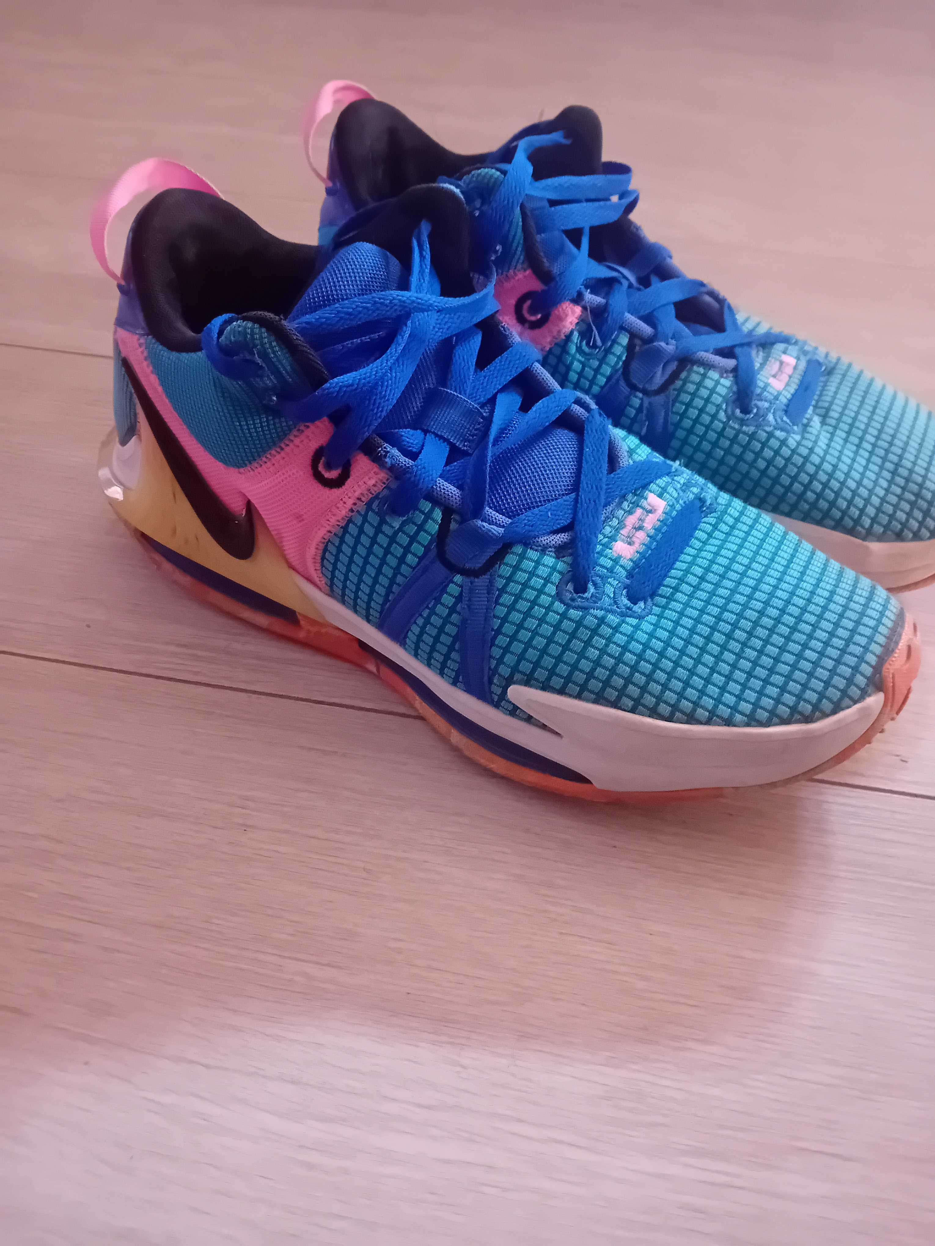 Обувки Nike Lebron Witness 6