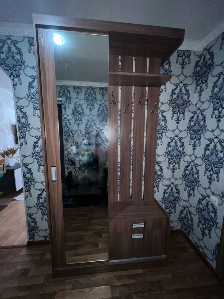 Продам прихожую.