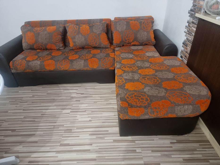 Продавам ъглов диван