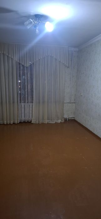 Продаю квартиру Яшнабадский р-он Авиасозлар-3 кирпич 3-ком 4-этаж 4-эт