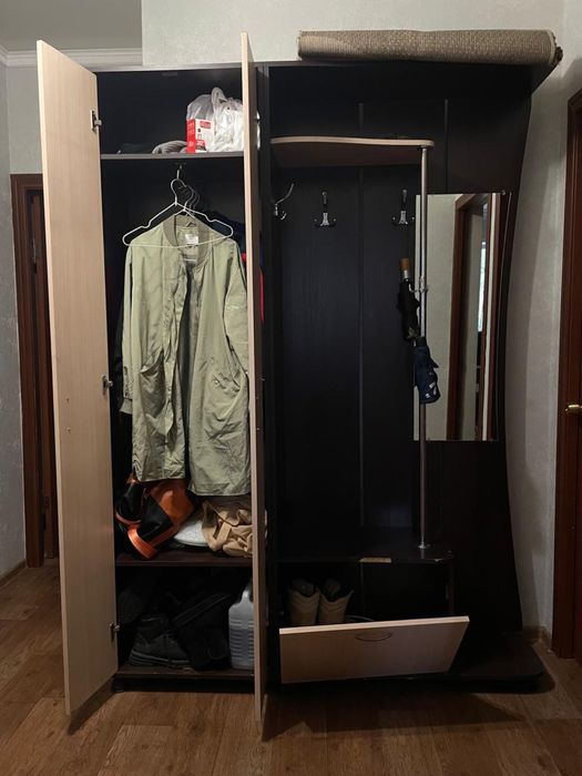 Продам шкаф в прихожую