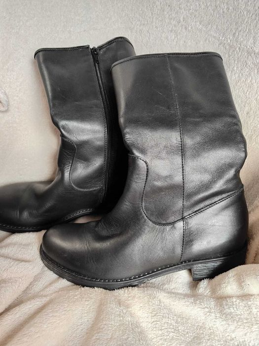 Cizme mar. 38 (merg 37-37,5)