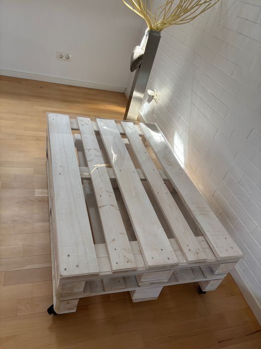 Masa lemn europaleti, roti si suport de plexiglas