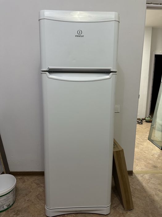 Холодильник Indesit