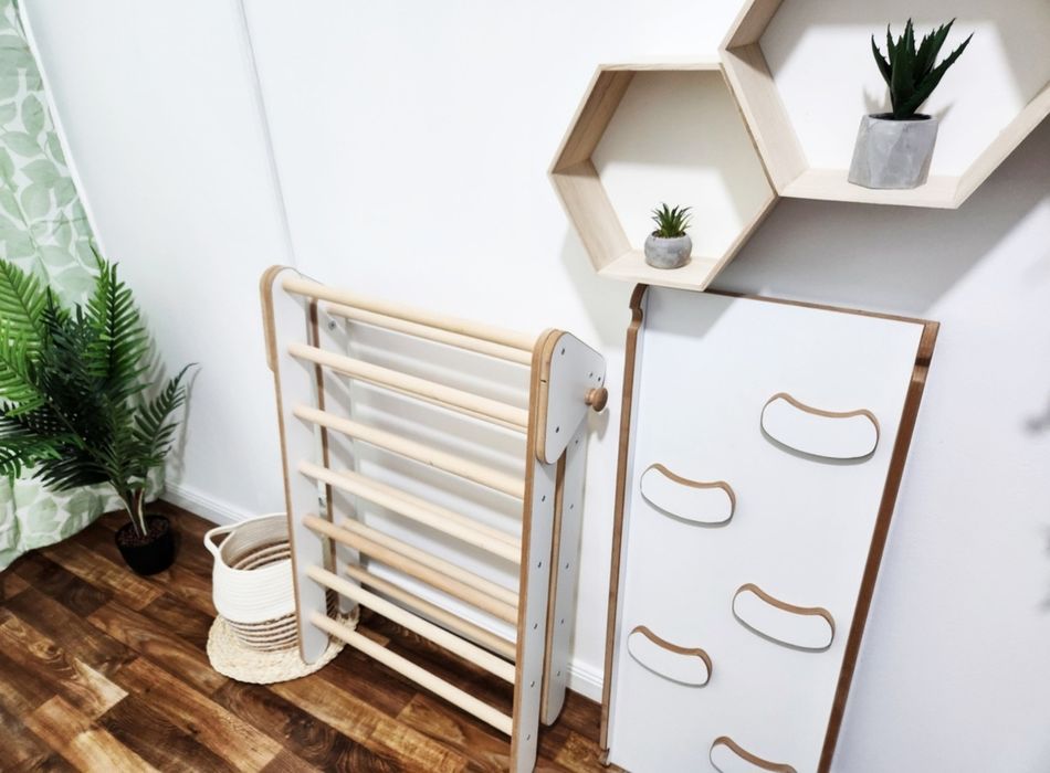 Пиклер триъгълник за катерене и пързалка. монтесори