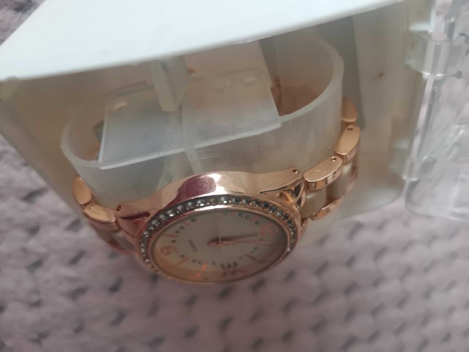 Ceas damă cu brățară metalică