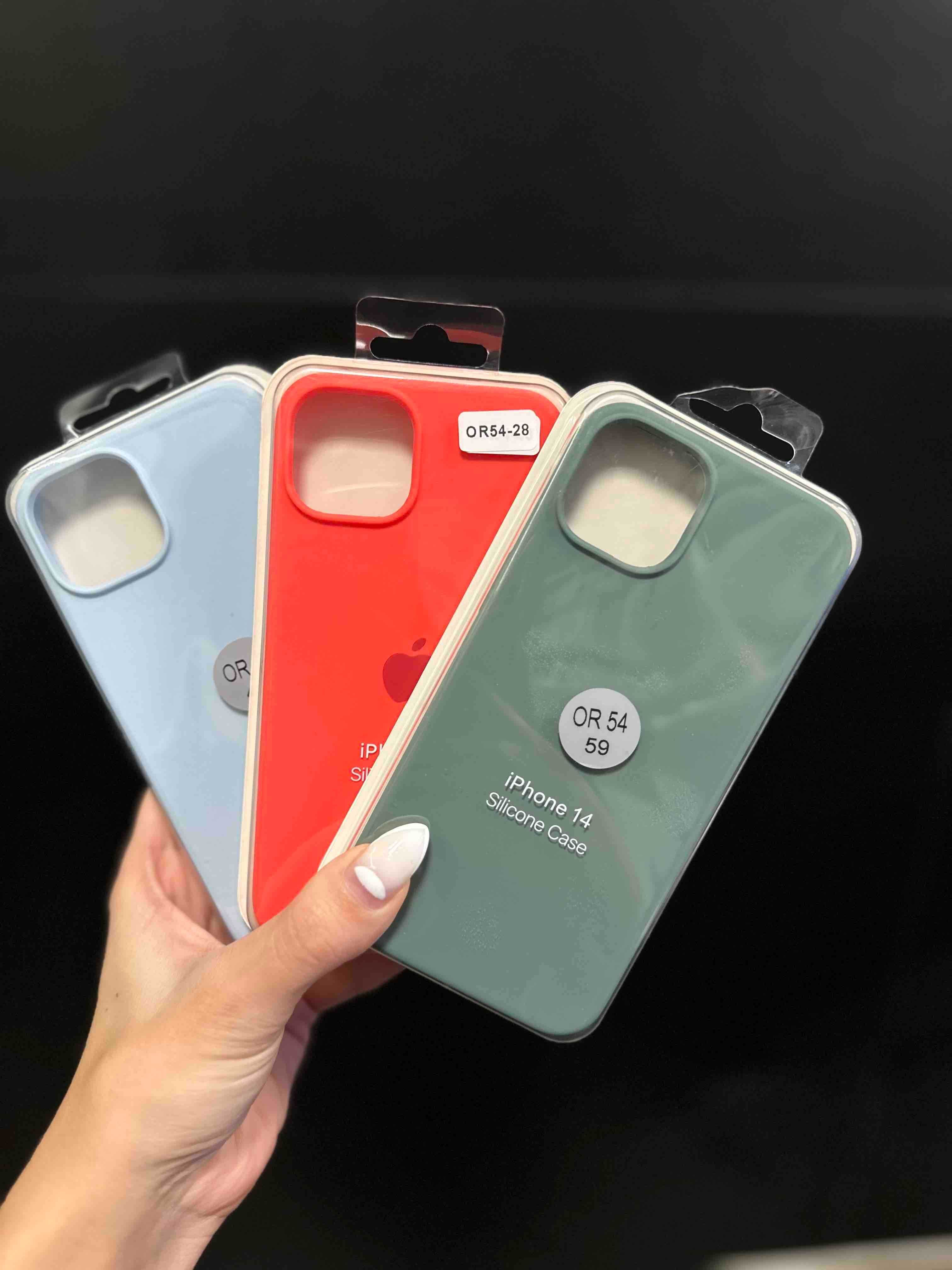 Кейсове за всички модели iPhone, в различни цветове.