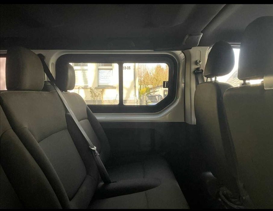 Închiriere microbuz dubă 8+1 + spațiu transport marfă