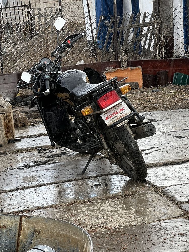 Suzuki gsx 200 чёрного цвета