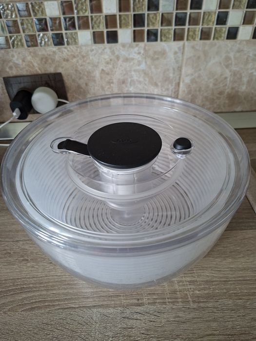 Uscător salată si verdețuri  OXO ( centrifugă )