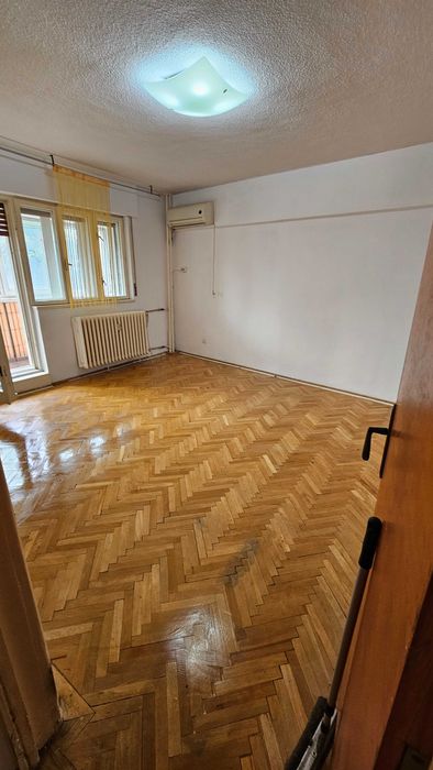 Apartament  4 camere ,vedere la Casa Poporului  si Catedrala Neamului