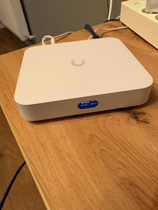 Router UniFi Cloud Gateway Ultra