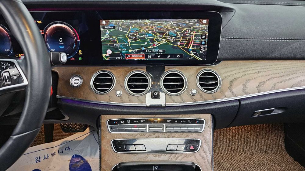 Benz (Mercedes-Benz) E-Class E300e 4MATIC Exclusive