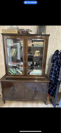 Продам антикварный румынский книжный шкаф