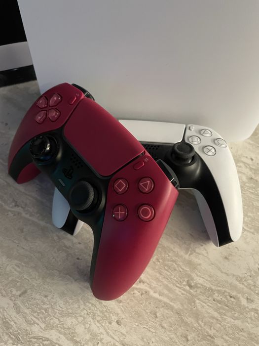 PlayStation 5 Digital Edition 1TB с два джойстика