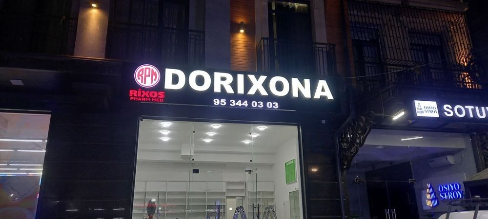 Reklama, banner, bukva