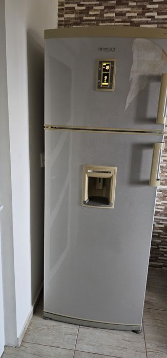 Vand combina frigorifica BEKO, No Frost,  cu dozator de apa