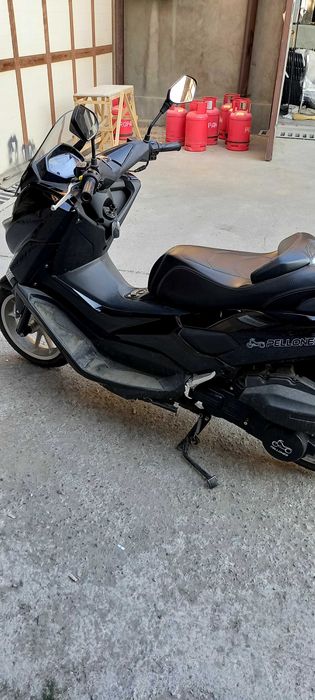 Продаю скутер N-Max в хорошем состоянии