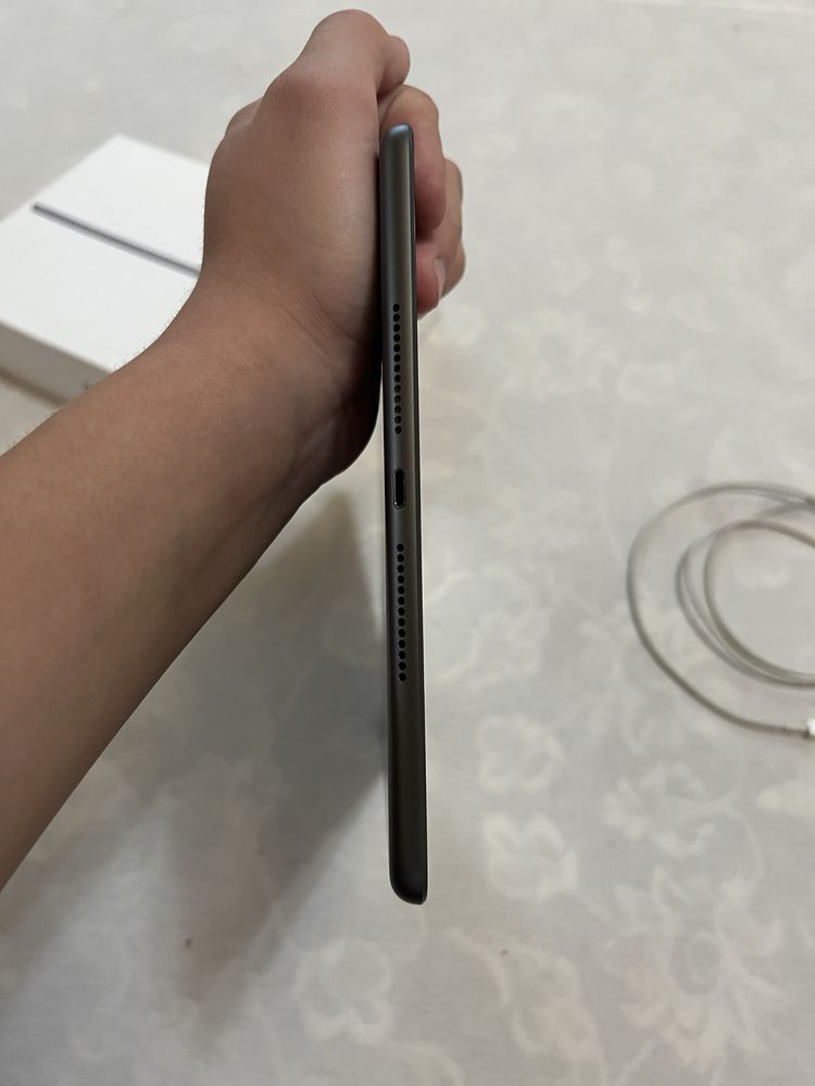 iPad 8 generation SROCHNA Full karopka nakleyka wi-fi