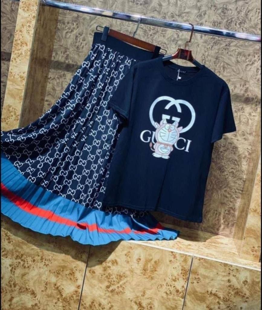 Compleu-Fusta și tricou