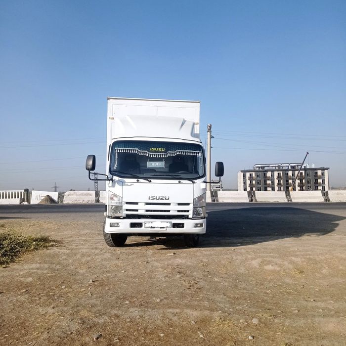 Avtomobil Isuzu sonji