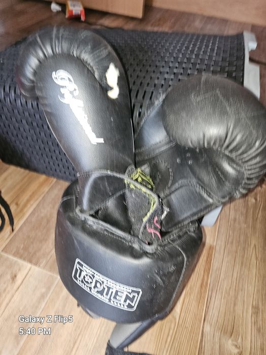 Шлем и перчатки бокс