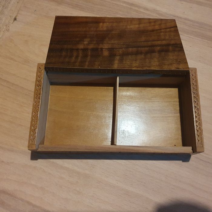 Caseta lemn crestata