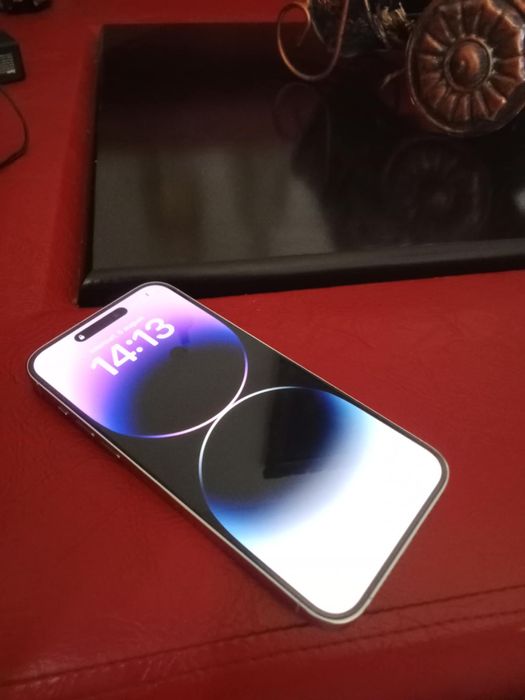 Vand iphone 14 pro max are o mica pata