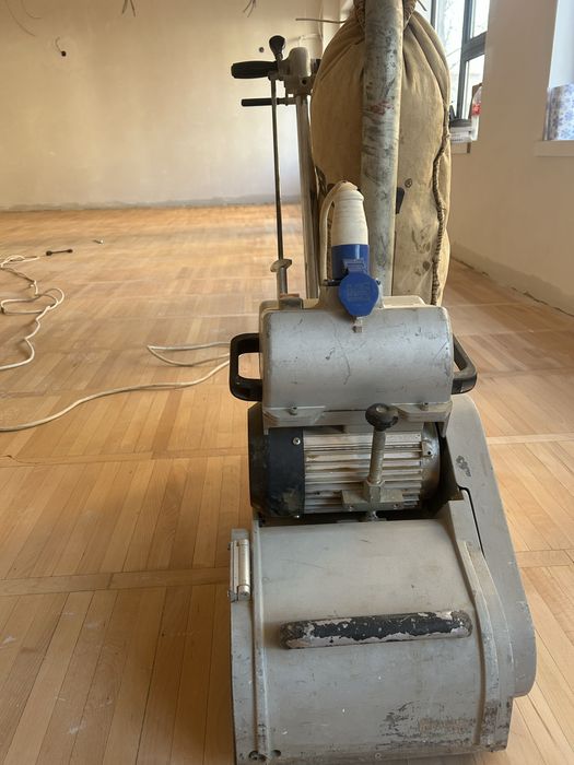 Se vinde masină de rașchetat parchet marca Bona