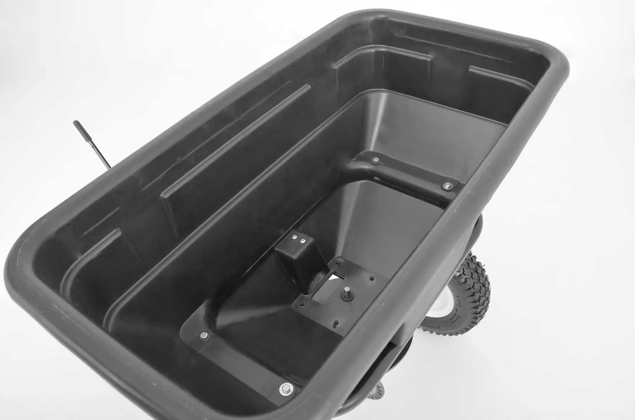 Distribuitor tractabil DT-60 pentru însămânțare/fertilizare gazon