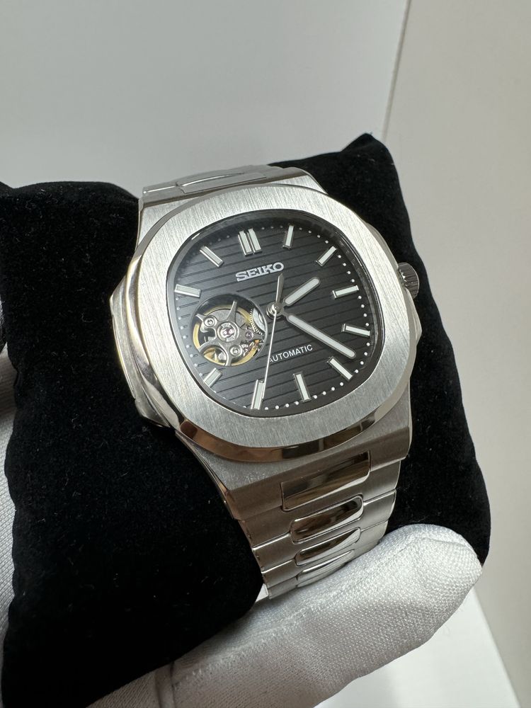Seiko Nautilus *Black Dial* Open Heart