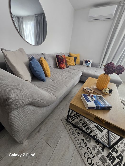 Продавам голям много запазен диван цвят сив