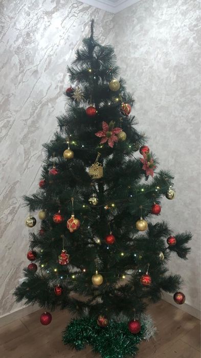 Елка искусственная (сосна) с игрушками