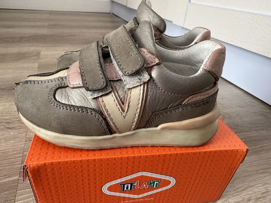 В хорошем состоянии детские кроссовки Tiflani (2 пары)